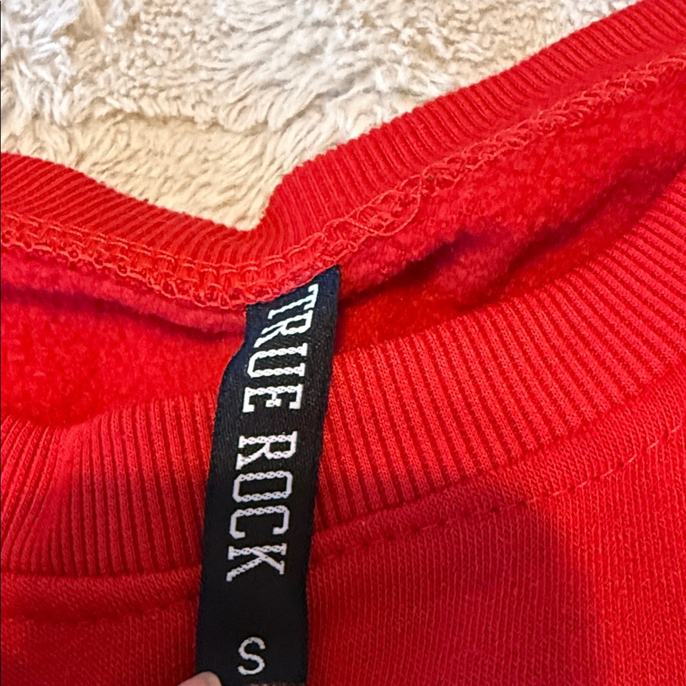 TRUE ROCK Red Sweater - Picture 2 of 3